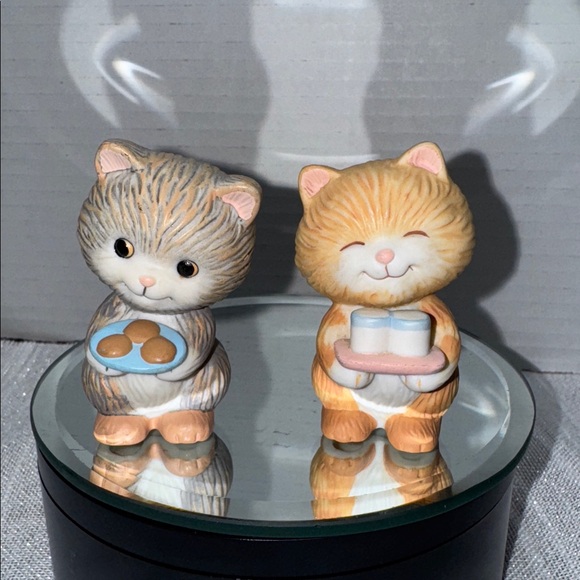 Avon Other - Avon "Kittens” Sharing milk and cookies Porcelain Figurines set of 2 1992